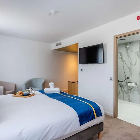 Brit Privilege Paris 4* Rosny-sous-Bois
